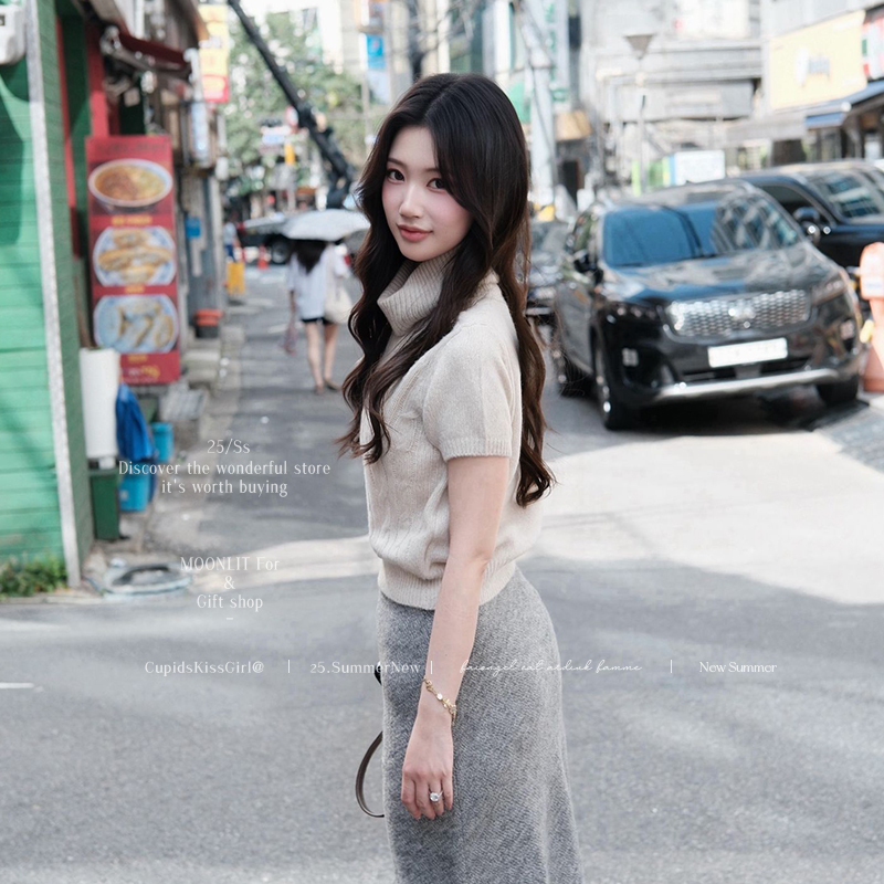 Liu Liu Style Knitted Set for Women, Early Autumn Lazy Style, High-Neck Cable Knit Top and Hip-Hugging Skirt Two-Piece Set Liu Liu Style Knitted Set for Women, Early Autumn Lazy Style, High-Neck Cable Knit Top and Hip-Hugging Skirt Two-Piece Set