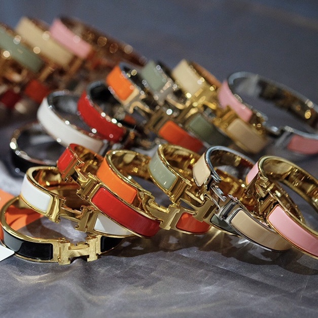 Wide and Narrow Enamel Color Letter Buckle Bracelet 18K Rose Gold for Men and Women, Couple Style, Fashionable, Simple and Versatile H Bracelet Wide and Narrow Enamel Color Letter Buckle Bracelet 18K Rose Gold for Men and Women, Couple Style, Fashionable, Simple and Versatile H Bracelet