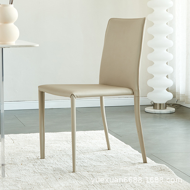 简约为魂，实木与皮革的现代交融——白蜡木马鞍皮餐椅