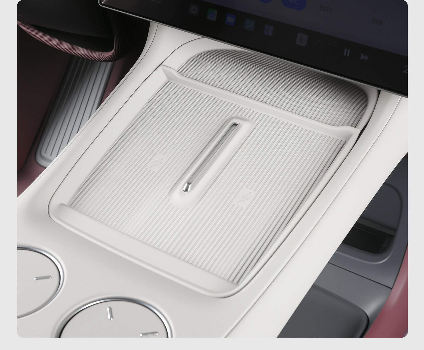 Suitable for Xiaomi Yu7 Wireless Charging Dust-Proof Protective Pad Silicone Anti-Slip Center Console Gear Shift Interior Modification Accessories
