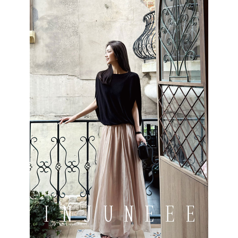 Liu Jiujiu Juneee Miss Rouzhu One-Shoulder Loose Batwing Sleeve Knit Top for Women, Summer Slimming Black Top