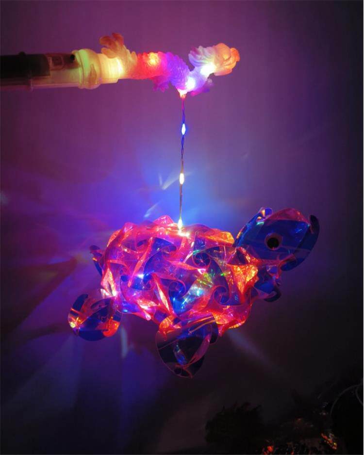 Китайский фонарик 国庆节3d立体动物炫彩镭射手提花灯材料片儿童手工diy灯笼摆摊