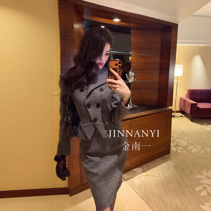 Jinnan Yimian Wool-Blend Gray Blazer with a Fitted Pencil Skirt Set, Elegant and Slimming for Autumn
