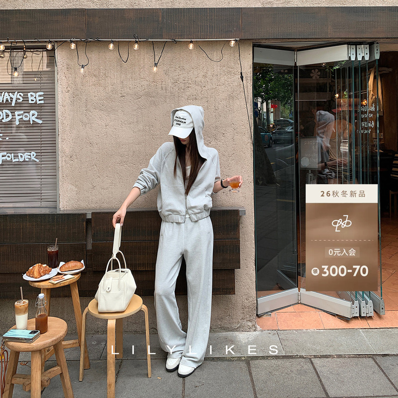 Lilylikes "No-Makeup Beauty Formula" Hooded Jacket/Sweatpants Light and Casual Outfit Set for Women Lilylikes "No-Makeup Beauty Formula" Hooded Jacket/Sweatpants Light and Casual Outfit Set for Women