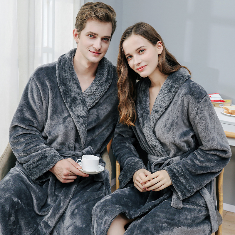 星黛露相伴：专为小女孩设计的舒适珊瑚绒浴袍