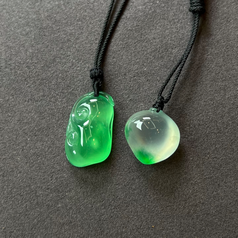 Ice-Type Yang Green Jade Peach Pendant, Natural A-Grade, Transparent with a Glossy Finish, High-End Ruyi Jade Pendant, Suitable for Gifting, Comes with a Certificate
