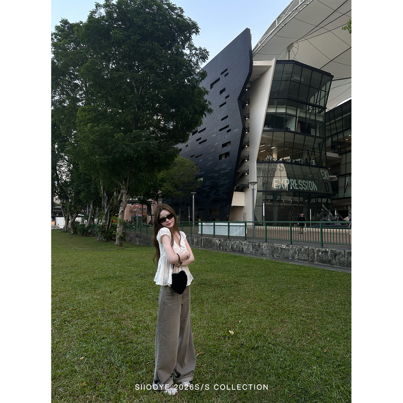 Siiooye Has a Slightly Unique Style, Gray-Toned Low-Rise Washed Denim Pants with a Relaxed and Laid-Back Feel, Wide-Leg Casual Pants