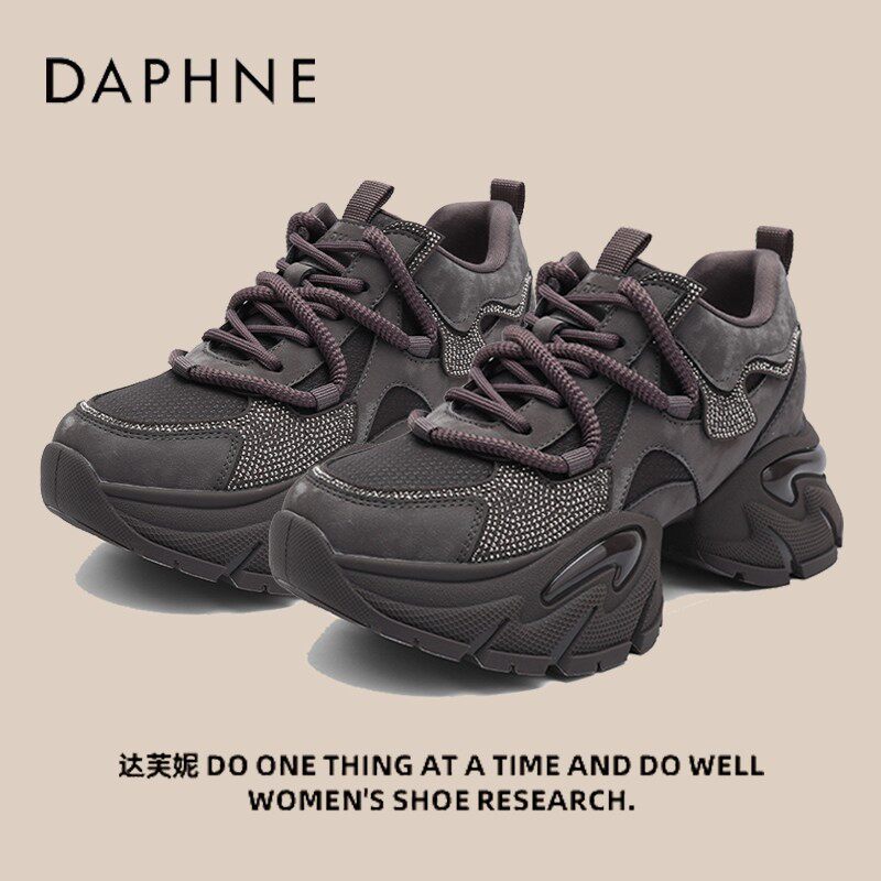 Женская обувь Daphne daddy; новинка весны 2026 года; универсальная модная нескользящая повседневная спортивная обувь на толстой подошве со стразами