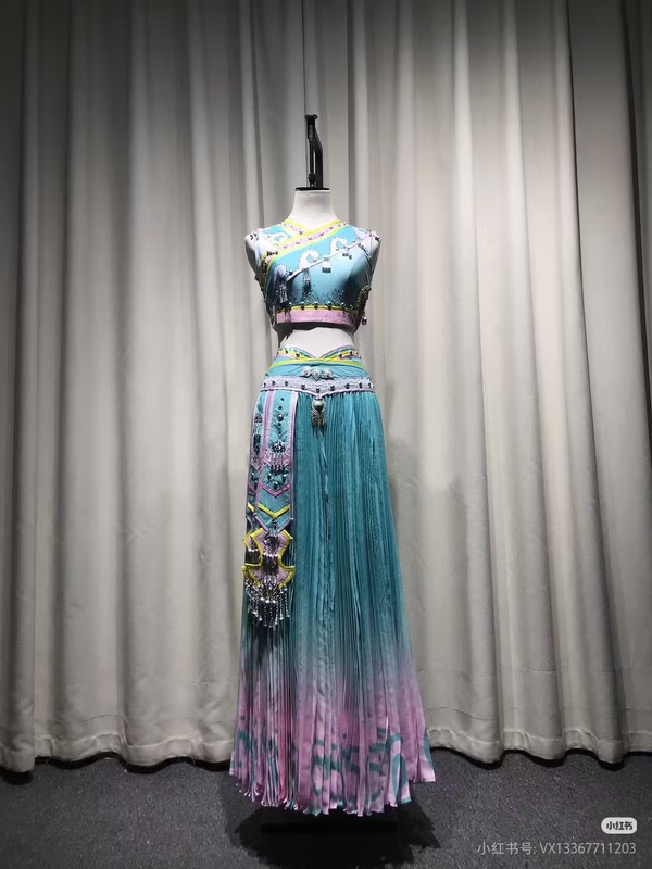 Yi Ethnic Dance Costume, the Flower of the Heart of the Yi People, Yi Dress, Yi Skirt, Yi Clothing for Women, Yi Large Skirt, Performance Costume, Yi Ethnic Clothing