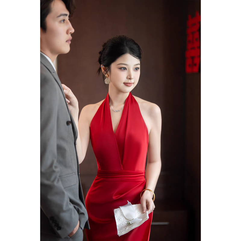 Halter Neck Toast Dress 2026 New Burgundy Satin Bridal Engagement Dress High-End Banquet Host Evening Dress