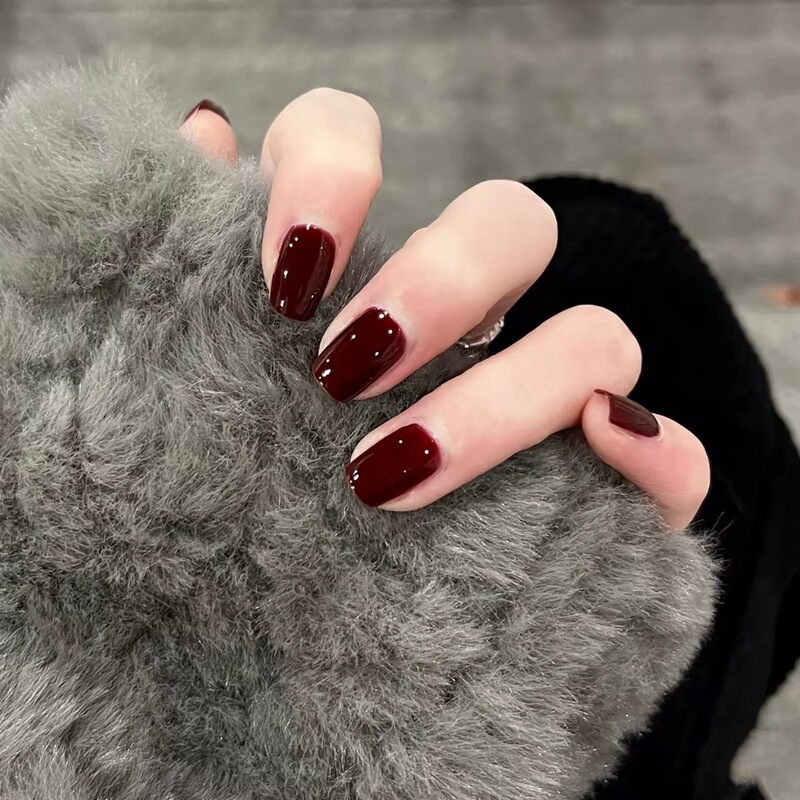 Autumn and Winter High-End Style Wine Red Wearable Short Nails, Simple and Versatile Cherry Red Solid Color Fake Nails Autumn and Winter High-End Style Wine Red Wearable Short Nails, Simple and Versatile Cherry Red Solid Color Fake Nails