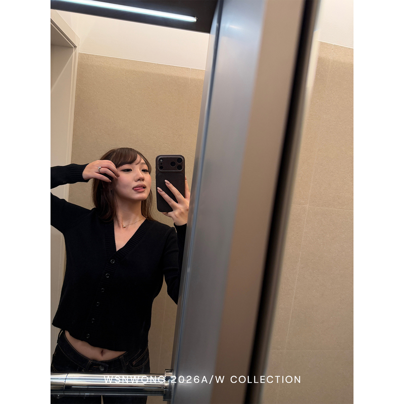Wsnwong Lazy Style Long-Sleeved V-Neck Knitted Bottoming Sweater for Autumn and Winter, Loose and Slimming, Versatile Short Outer Sweater Wsnwong Lazy Style Long-Sleeved V-Neck Knitted Bottoming Sweater for Autumn and Winter, Loose and Slimming, Versatile Short Outer Sweater