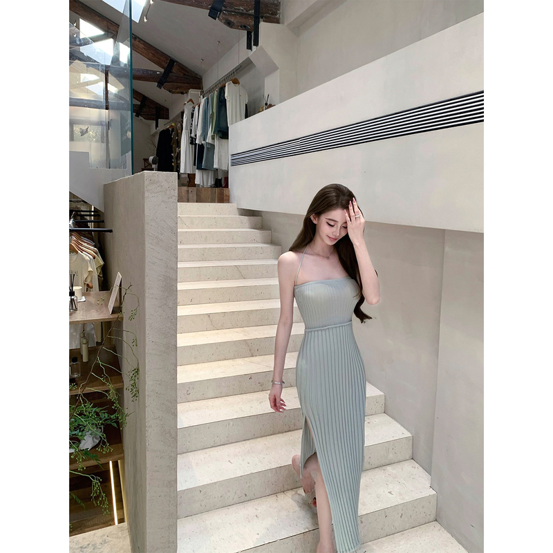 Shirley's "Focus on the Lens" Pure and Alluring Style, Fashionable and Sexy Slit Knit Tube Top Dress