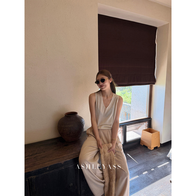Ashleyass's Layering Essential: Ultra-Fine Merino Wool Cashmere V-Neck Vest/Short-Sleeve/Long-Sleeve Knitwear Ashleyass's Layering Essential: Ultra-Fine Merino Wool Cashmere V-Neck Vest/Short-Sleeve/Long-Sleeve Knitwear