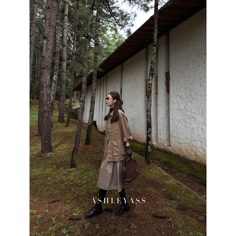 Ashleyass American-Style Workwear Color-Block Jacket with Lapel and Patch Pockets, Mid-Length Khaki Denim Jacket for Women, Autumn Ashleyass American-Style Workwear Color-Block Jacket with Lapel and Patch Pockets, Mid-Length Khaki Denim Jacket for Women, Autumn