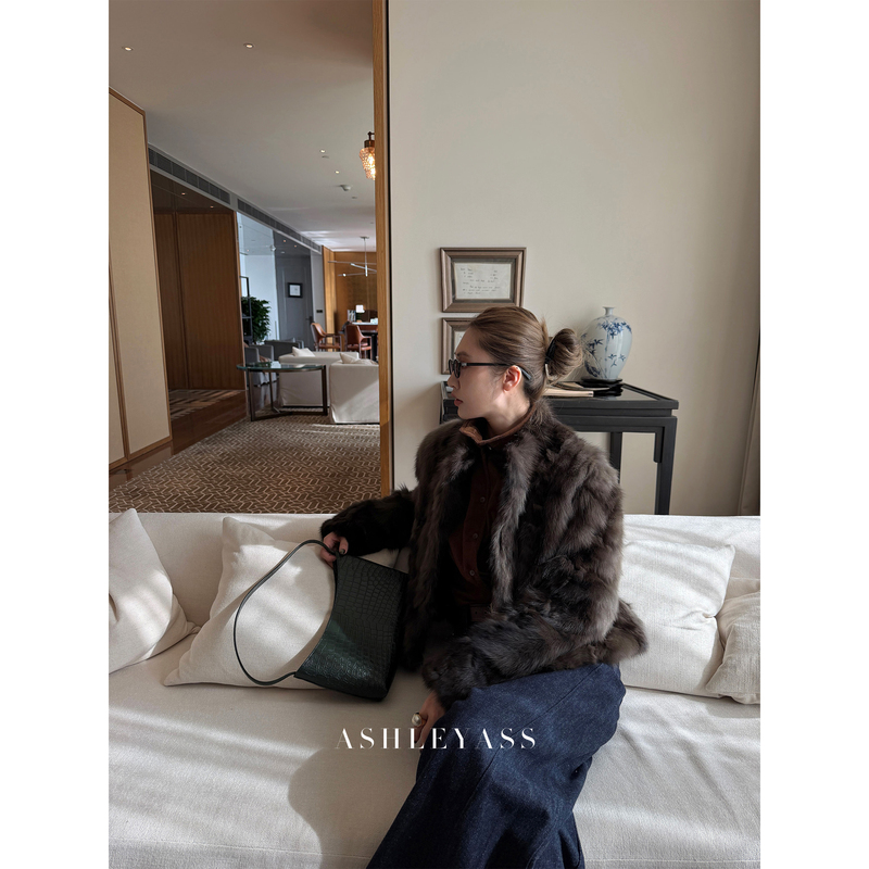 Ashleyass "Farmer's Blanket" Imported Mink Fur Integrated Stand-Up Collar Warm Sable Fur Vest/Jacket Ashleyass "Farmer's Blanket" Imported Mink Fur Integrated Stand-Up Collar Warm Sable Fur Vest/Jacket
