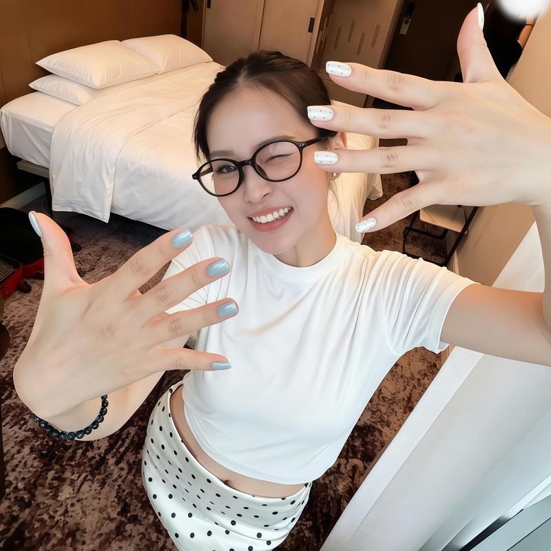 Milk White Polka Dot Hailey Light Blue Handmade Wearable Nails Simple Ins Style Spring and Summer Versatile Short Nail Art