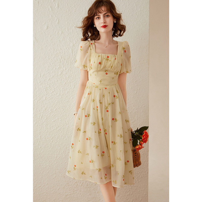 [Exclusive for Strawberry Fans] &White Deer Whisper Contrast Color Embroidered Floral Puff Sleeve Dress Zyu10125