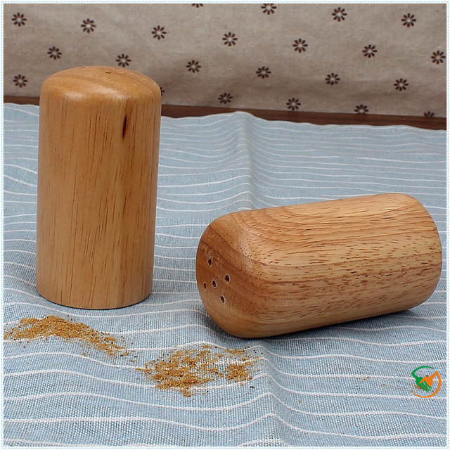European catering utensils wooden pepper shaker Sichuan peppercorn storage tank wooden seasoning bottle five-hole seasoning bottle