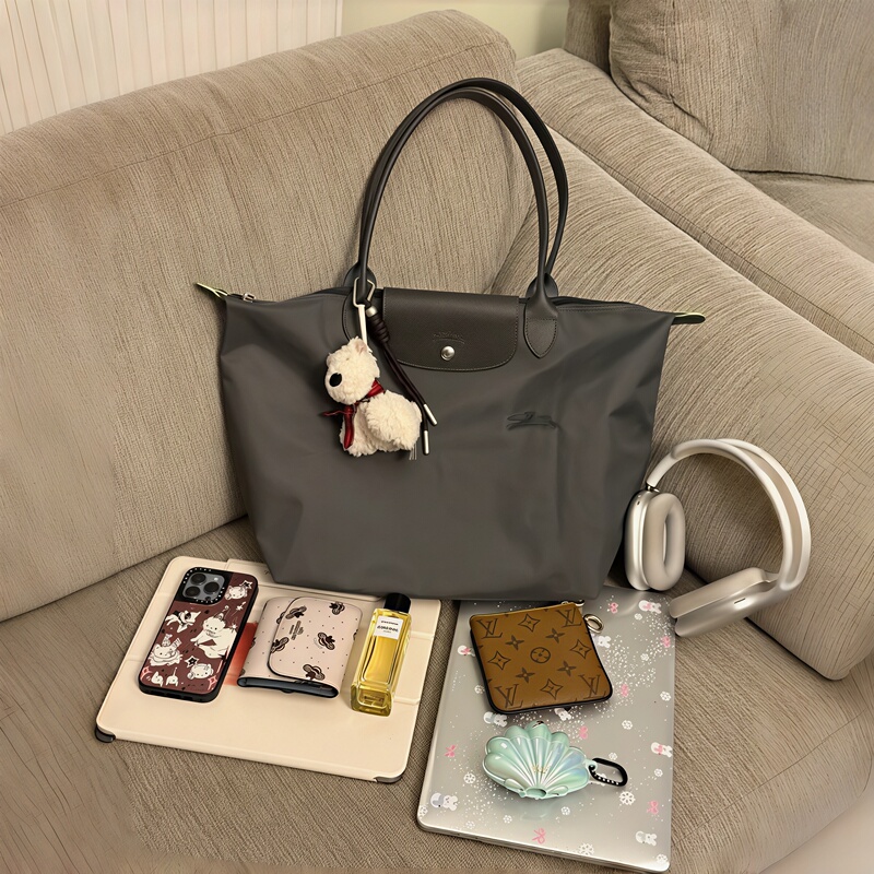 2026 New Simple Handbag Embroidered Tote Bag Lightweight Large Capacity Mommy Bag for Commuting