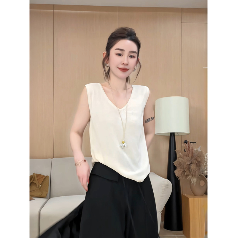 Nine Nine Nine | 【Whispering in the Clouds】Summer Minimalist Versatile Ribbed V-Neck Fine Knit Vest 2603D1422