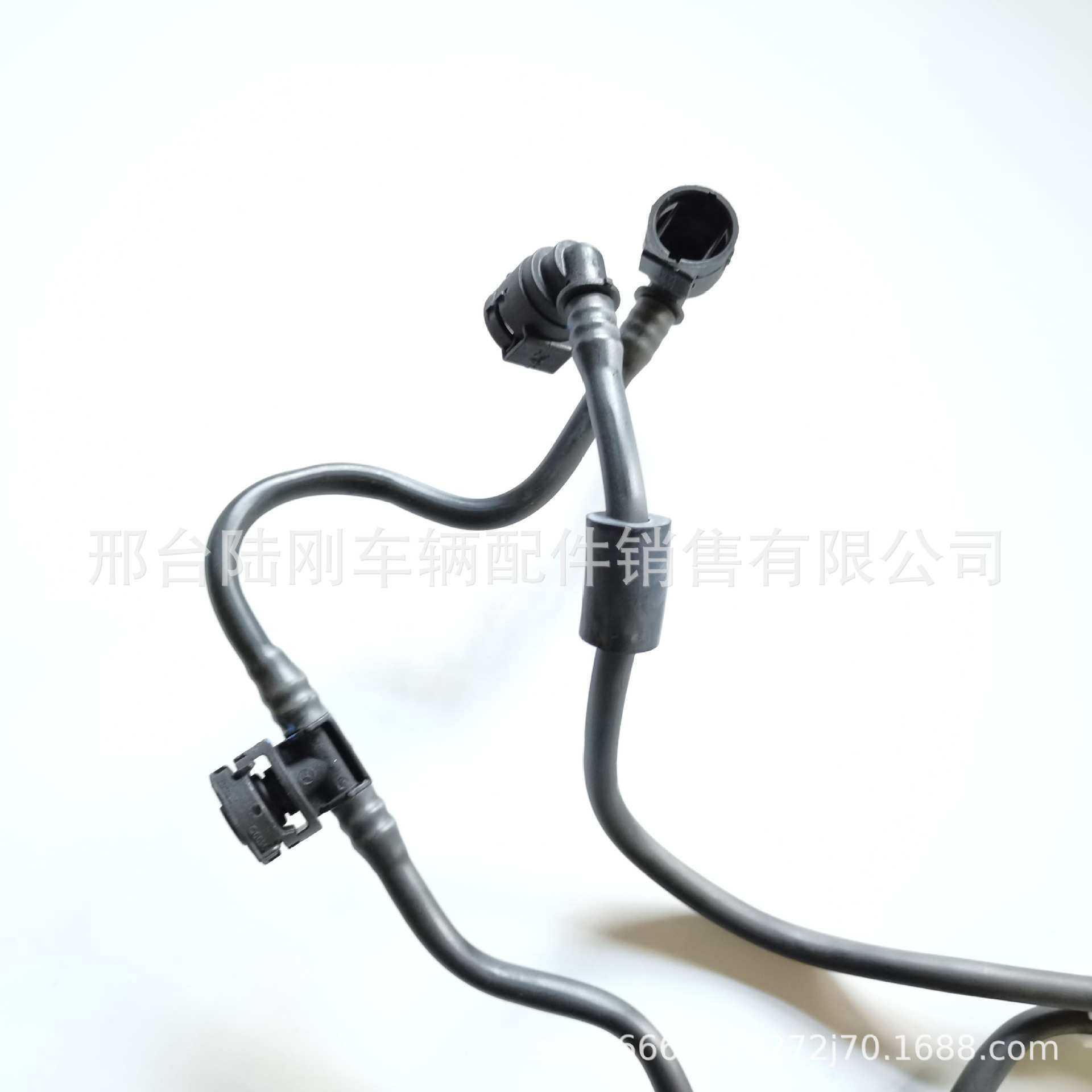 A2055016600奔驰C级C200 C180副水壶水管，选这个真的合适吗？