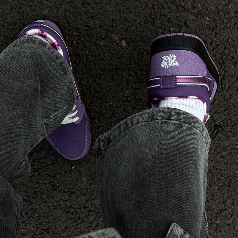 Collaboration with Purple Lobster Visecoo Concepts: Unisex Low-Top Sneakers in Purple and Black with Unique Color-Blocking Design, Casual Sports Shoes Collaboration with Purple Lobster Visecoo Concepts: Unisex Low-Top Sneakers in Purple and Black with Unique Color-Blocking Design, Casual Sports Shoes