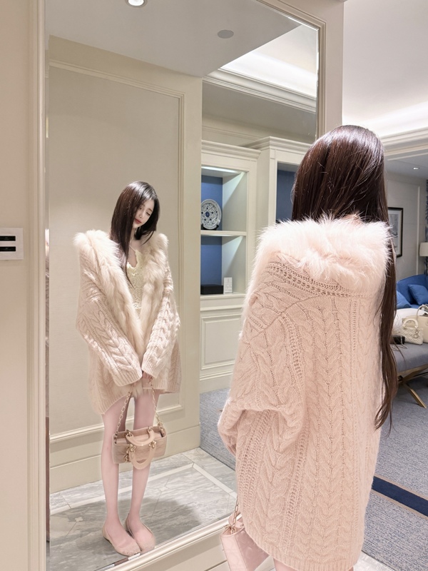 Yimoxi【Shy Milk Fox】Striped Craftsmanship Fox Fur Collar Cardigan Sweater Fur Coat Yimoxi【Shy Milk Fox】Striped Craftsmanship Fox Fur Collar Cardigan Sweater Fur Coat