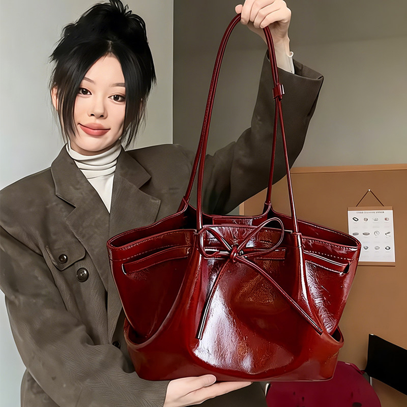 "Uamtor" Large-Capacity Red Wedding Bag for Women, New Light Luxury Shoulder Bag, Suitable for Daily Use, Bridal Wedding Bag "Uamtor" Large-Capacity Red Wedding Bag for Women, New Light Luxury Shoulder Bag, Suitable for Daily Use, Bridal Wedding Bag