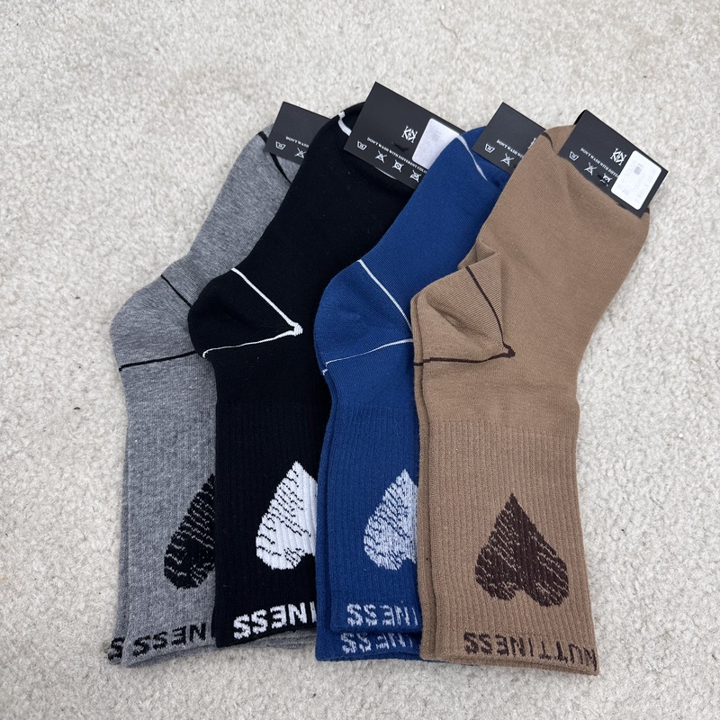 European New Style Heart-Shaped Socks, Handmade Women's Socks, a Set of Four Pairs of Comfortable Mid-Calf Socks European New Style Heart-Shaped Socks, Handmade Women's Socks, a Set of Four Pairs of Comfortable Mid-Calf Socks