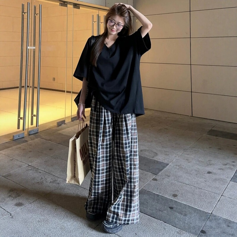Korean Uamtor Korean-Style Casual Sportswear Set for Women, Summer Lazy V-Neck Short-Sleeved Long Pants Outfit, Complete Set Korean Uamtor Korean-Style Casual Sportswear Set for Women, Summer Lazy V-Neck Short-Sleeved Long Pants Outfit, Complete Set