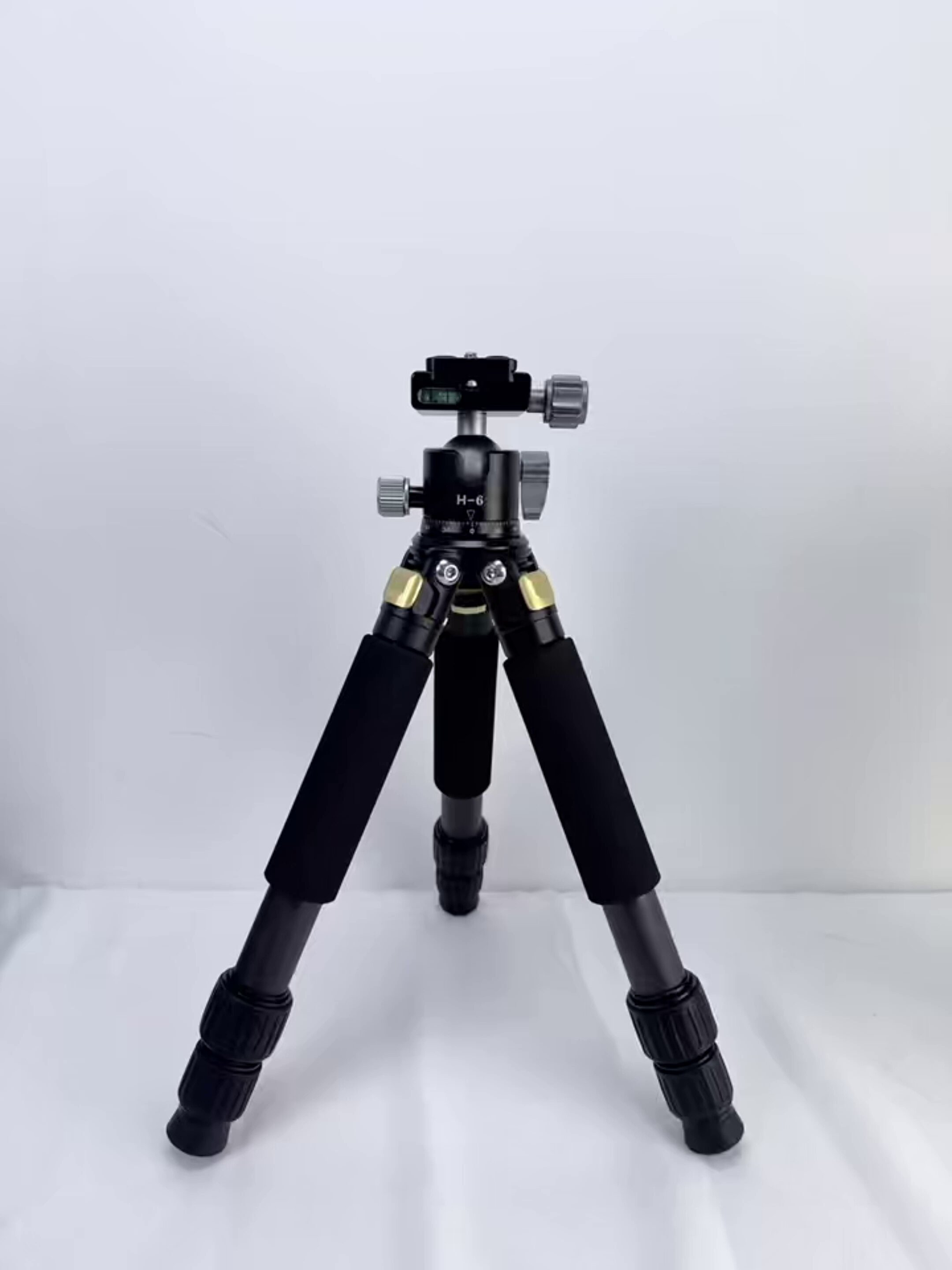 缔峰低角度碳纤维三脚架：无中轴结构的刚性与稳定性工程分析_脚架_淘宝