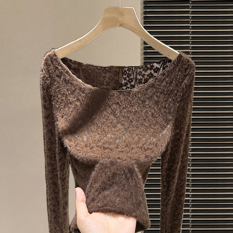 Maillard Brown Lace Base Shirt for Women, Spring and Autumn Brushed Fur Inner Layer, Stunning Off-Shoulder Long-Sleeve T-Shirt Top