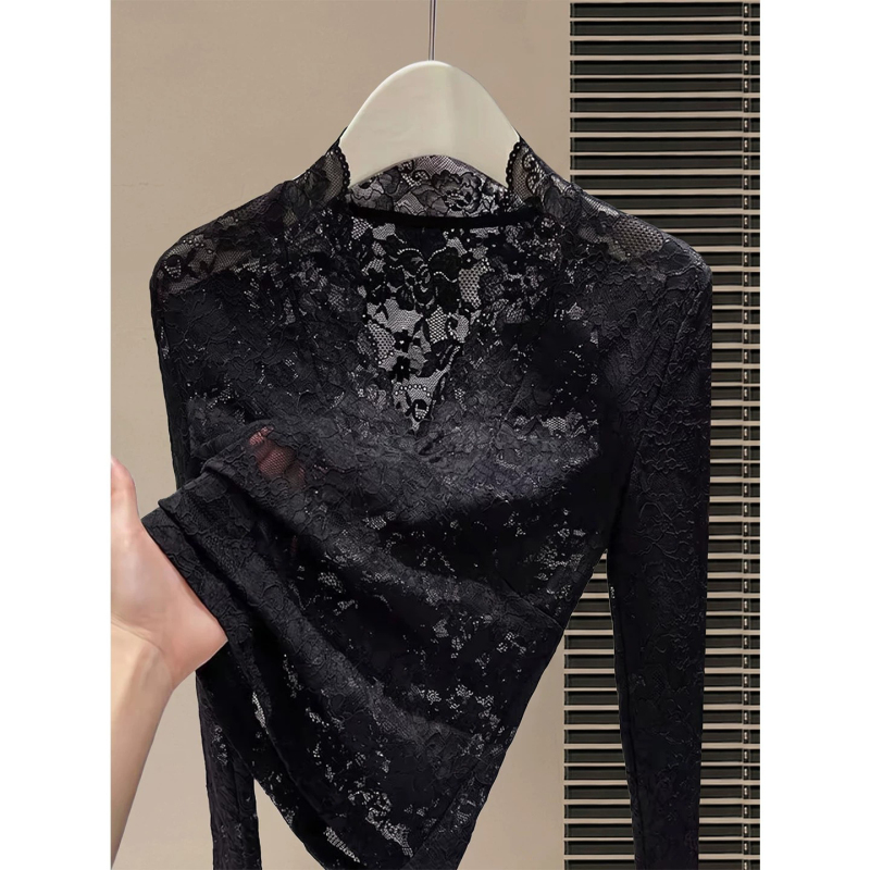 Black V-Neck Fashionable Lace Top for Women, Age-Reducing and Slimming, Can Be Worn Outside, with a High-End Jacquard Mesh Inner Layer Black V-Neck Fashionable Lace Top for Women, Age-Reducing and Slimming, Can Be Worn Outside, with a High-End Jacquard Mesh Inner Layer