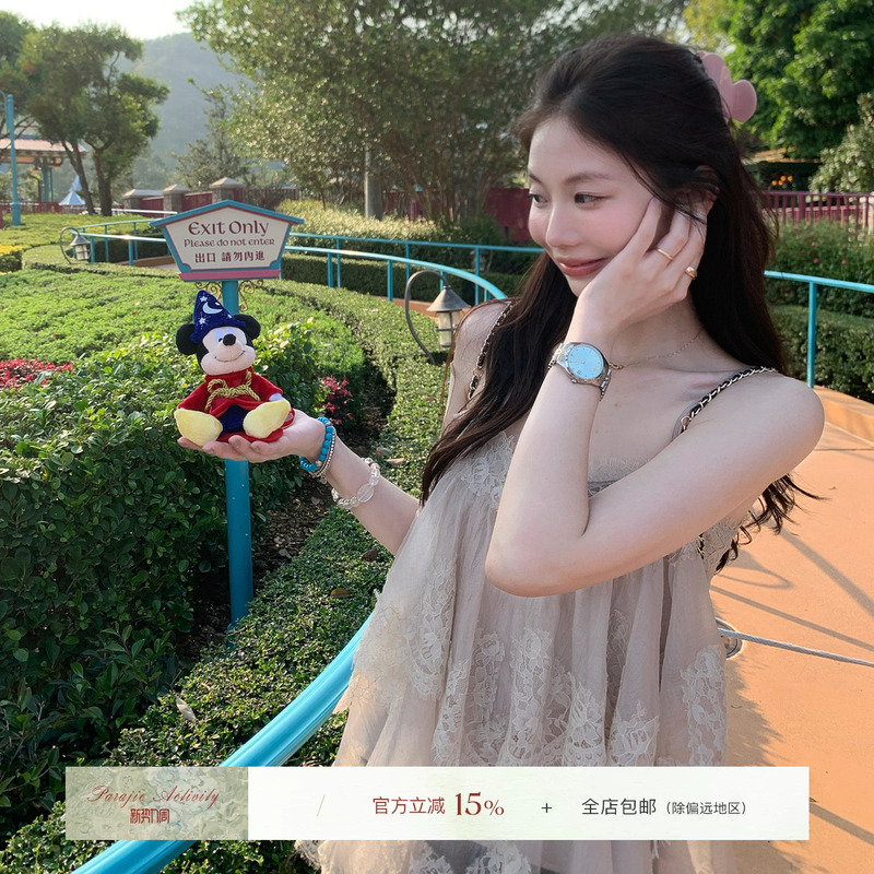 For Jie Shijie, the "Floral Fairyland" Summer French Resort-Style Heavy Lace Patchwork Camisole Top for Women