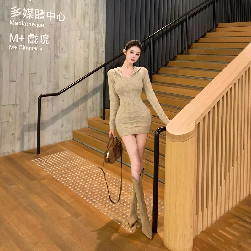 Cher Qiaoer [Es Yarn Weaving] Knitted Dress for Women, Autumn and Winter Hooded Short Skirt, Elegant Slim-Fitting Cable Knit Bodycon Skirt
