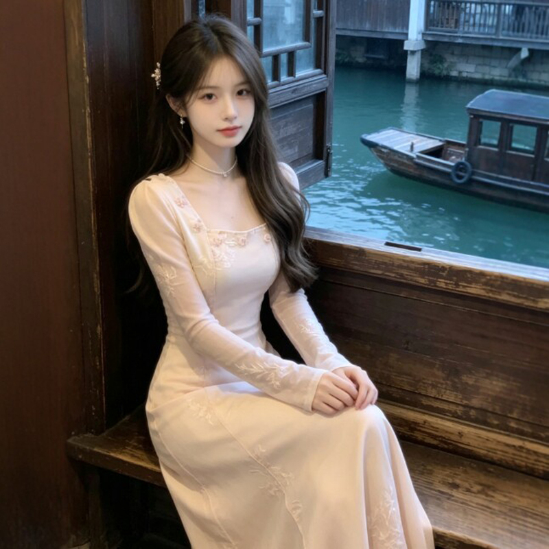 Gentle Style, Unique and Super Pretty Square-Necked Waist-Cinching Slimming Dress, Super Popular Niche Design That Won'T Clash with Other Styles, 26 Autumn
