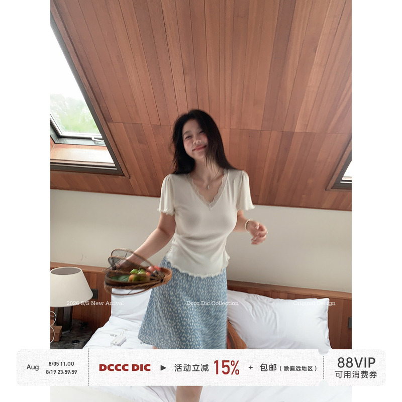 Dcccdic Chen Dian Dian's "Korean Women's Subtle Style" French Lace Cotton V-Neck T-Shirt for Plus Size Women, Slimming and Versatile Top Dcccdic Chen Dian Dian's "Korean Women's Subtle Style" French Lace Cotton V-Neck T-Shirt for Plus Size Women, Slimming and Versatile Top