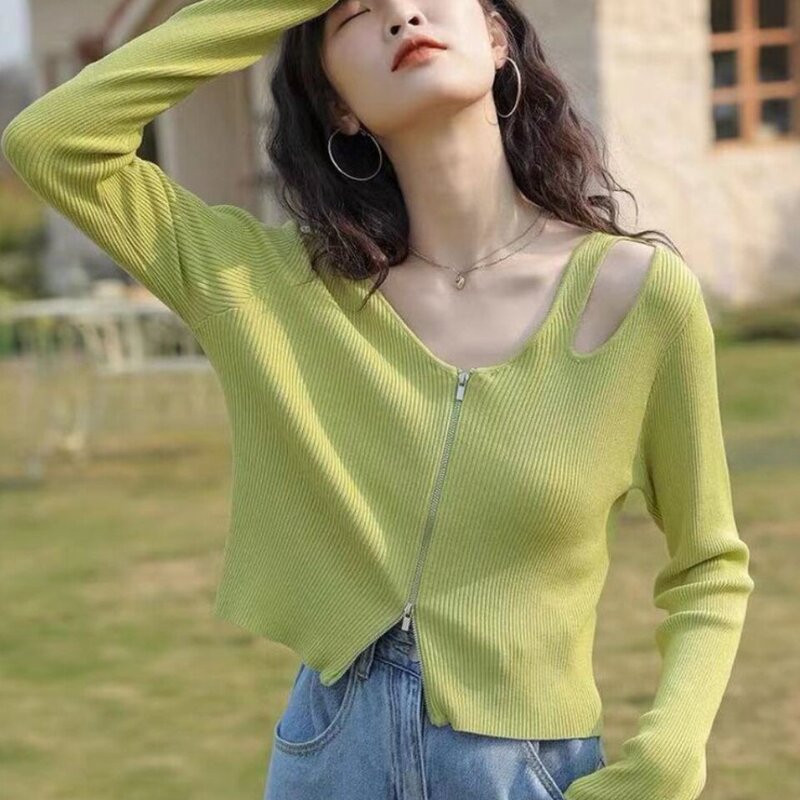 Fresh and Sweet Green Casual Top for Women, Early Autumn French-Style Short V-Neck Hollow-Out Long-Sleeve Knitted Cardigan