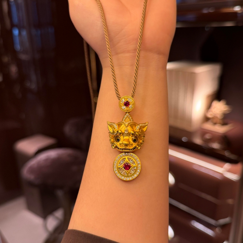 Gold-Plated Silver Lucky Pixiu Pendant for Women, Same Style as Wei Xue, Rhinestone-Studded Gold-Swallowing Beast Necklace, Valentine's Day Gift Gold-Plated Silver Lucky Pixiu Pendant for Women, Same Style as Wei Xue, Rhinestone-Studded Gold-Swallowing Beast Necklace, Valentine's Day Gift