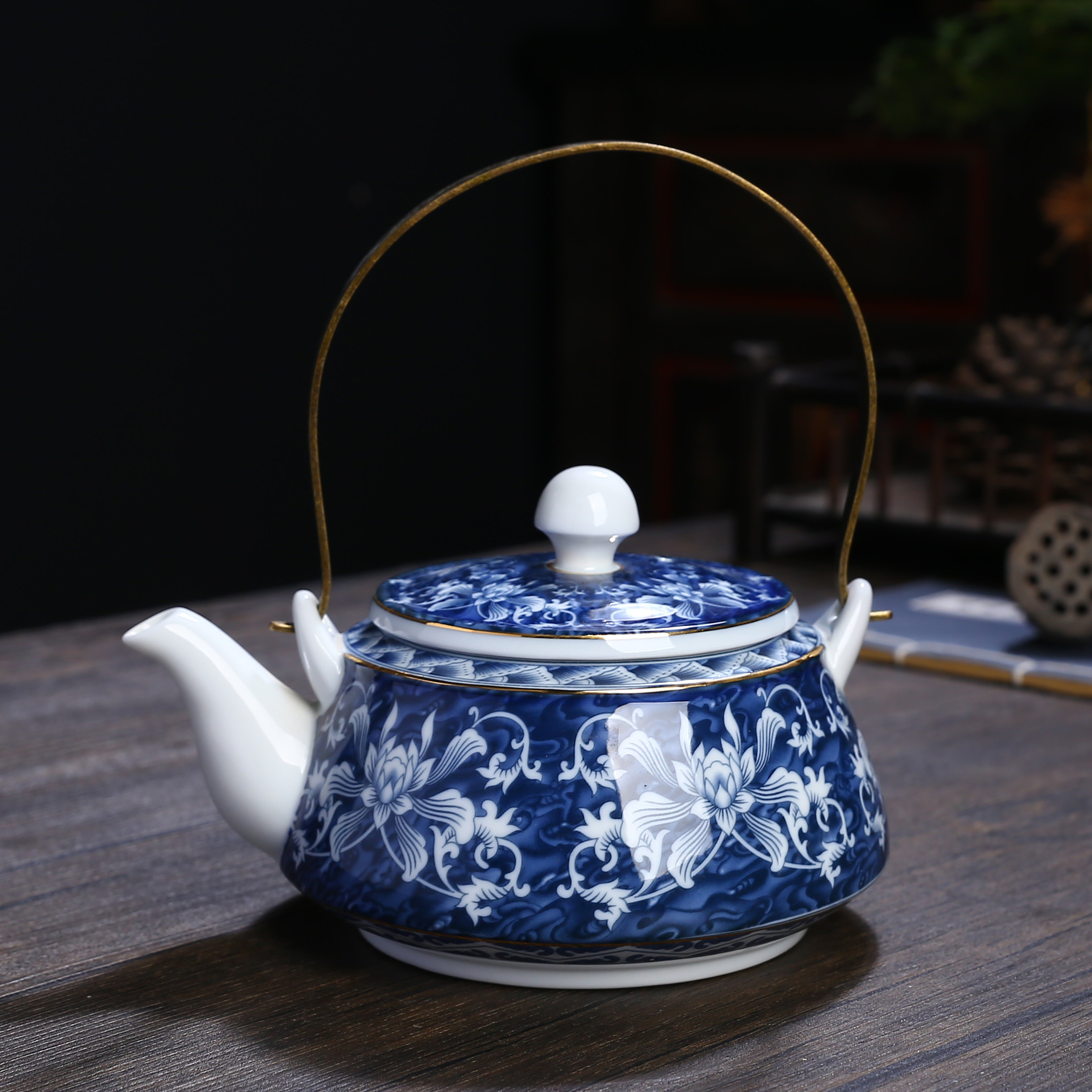Jingdezhen blue and white porcelain beam pot ceramic teapot teacup large kettle household cold kettle with filter tea single pot