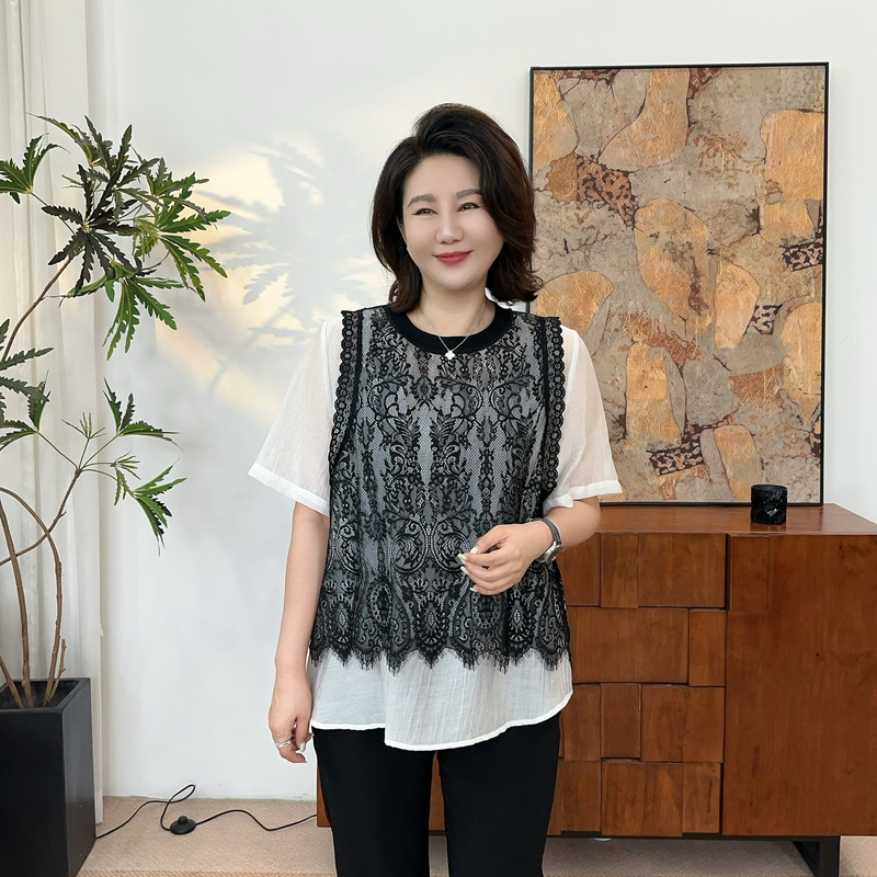 [Old Dreams Weaving Shadows] Plus-Size Lace Shirt, Fake Two-Piece, Versatile and Slimming Short-Sleeve Top for Summer 20982
