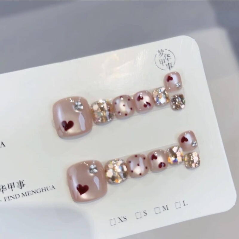 【Sweet Girl Heart】Gentle Nude Pink and Burgundy Heart-Shaped Toe Nails, Sweet Sparkling Diamonds, Brightening Effect, Detachable for Summer