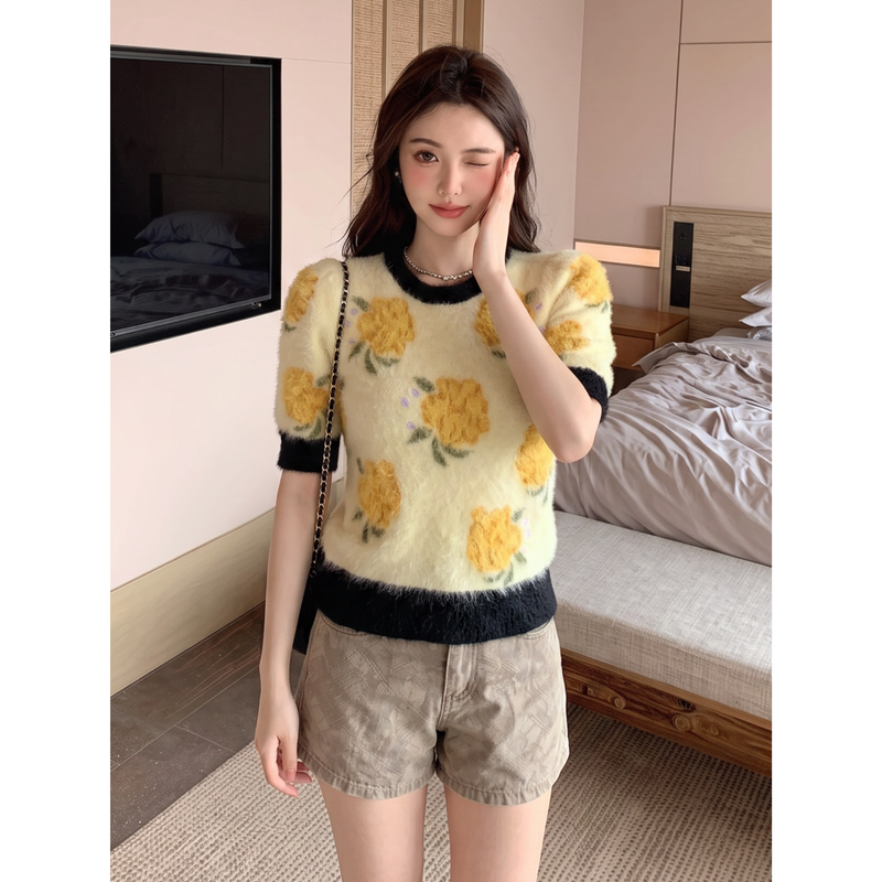 In Stock】High-End Women's Clothing Yellow Rose Flower Embroidered Short-Sleeved Knitwear Autumn New Handmade Sweater Top