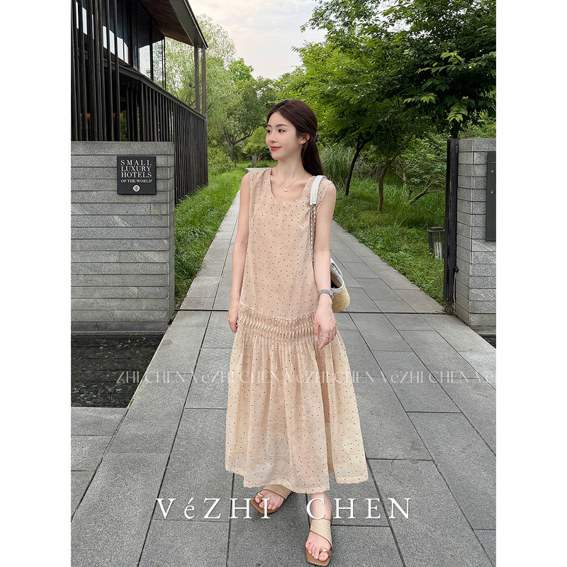 Vézhi Chen French-Style Elegant Polka Dot Dress with Dark Background Jacquard Knot Pleats Sleeveless Tank Top Long Dress