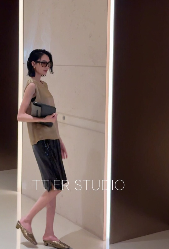 Ttier｜Round Neck, Slightly Dropped Shoulders, Acetate Sleeveless Top, Light Luxury Style, Summer Fashion, Versatile Msl080