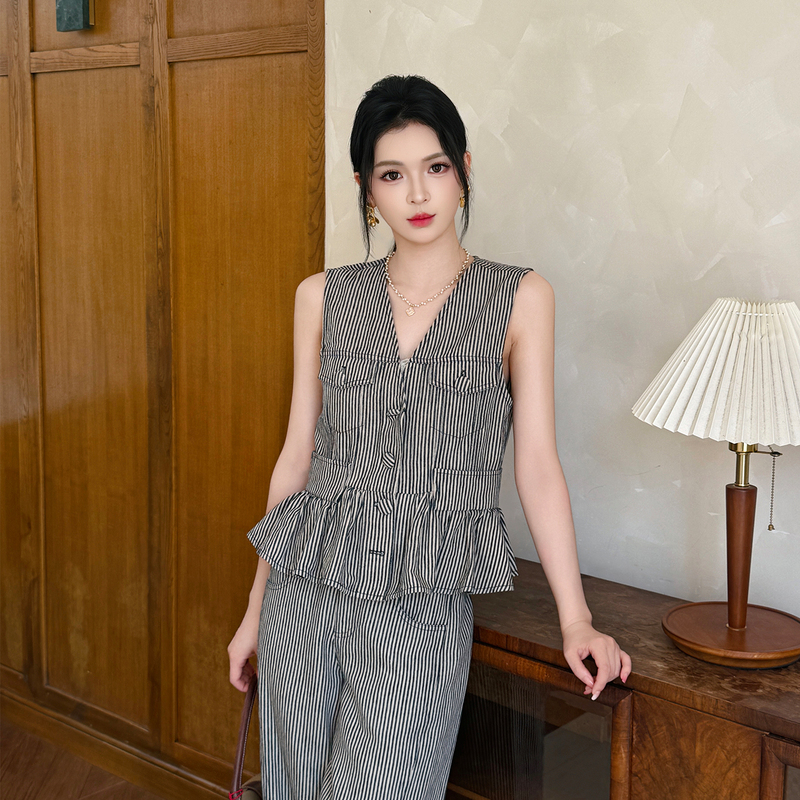 Huhoo Hemp Vertical Stripe Waist-Cinching Ruffle Sleeveless Vest for Women, Slimming Fishtail Hem Layered Vest Huhoo Hemp Vertical Stripe Waist-Cinching Ruffle Sleeveless Vest for Women, Slimming Fishtail Hem Layered Vest