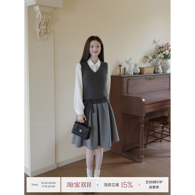 Squid Jelly Pear Soup Yuyu【The Magic of Layering】Lazy V-Neck Sleeveless Sweater Vest Long-Sleeve Shirt Set Squid Jelly Pear Soup Yuyu【The Magic of Layering】Lazy V-Neck Sleeveless Sweater Vest Long-Sleeve Shirt Set