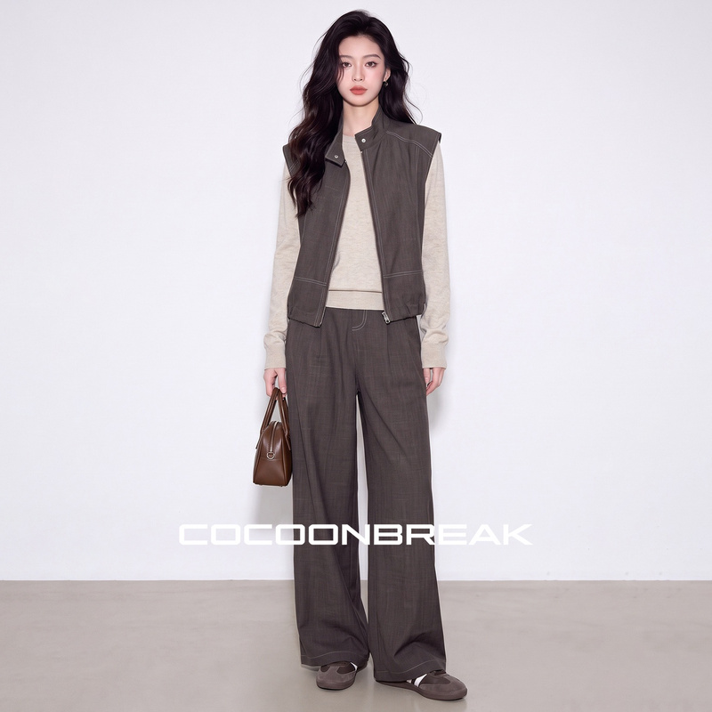 Cocoonbreak Salt-Style Mature Outfit: Gray Sleeveless Vest with Simple Inner Layer and Wide-Leg Pants Set for Women in Autumn Cocoonbreak Salt-Style Mature Outfit: Gray Sleeveless Vest with Simple Inner Layer and Wide-Leg Pants Set for Women in Autumn