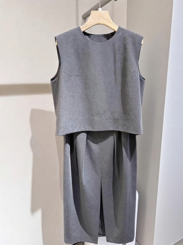 Marked 2026 Autumn New Style Simple and Elegant Versatile Vest and Skirt Set L2C6Tz232Z Marked 2026 Autumn New Style Simple and Elegant Versatile Vest and Skirt Set L2C6Tz232Z